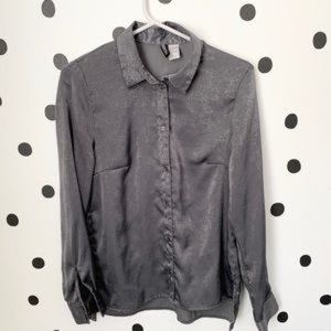 🌈5/$25🌈EUC divides by H&M grey blouse 6